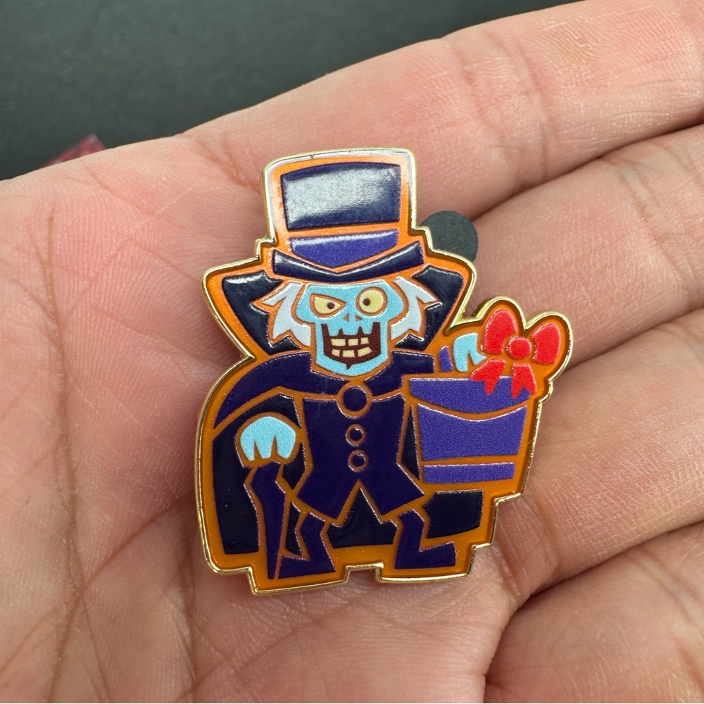 Hatbox Ghost Holiday Cookie Haunted Mansion Mystery Disney Pin Set